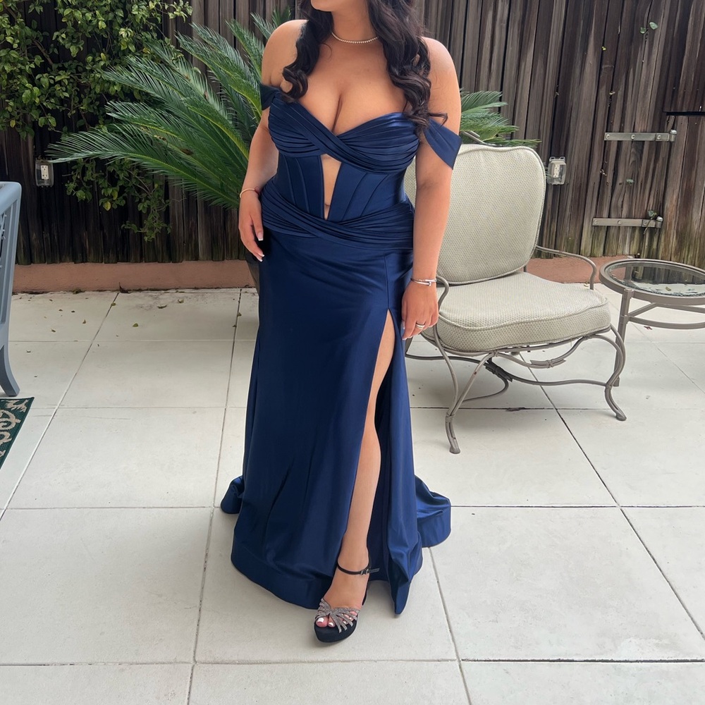 Elegant Navy Blue Evening Gown